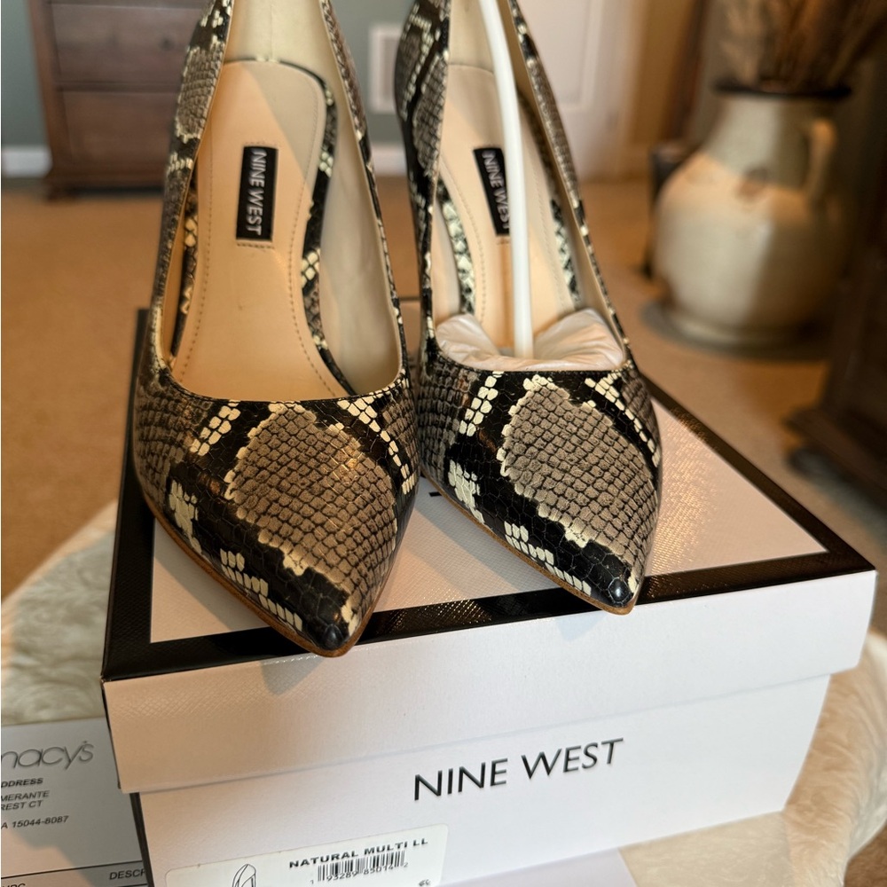 Nina Black and Cream Heels with Stiletto Design